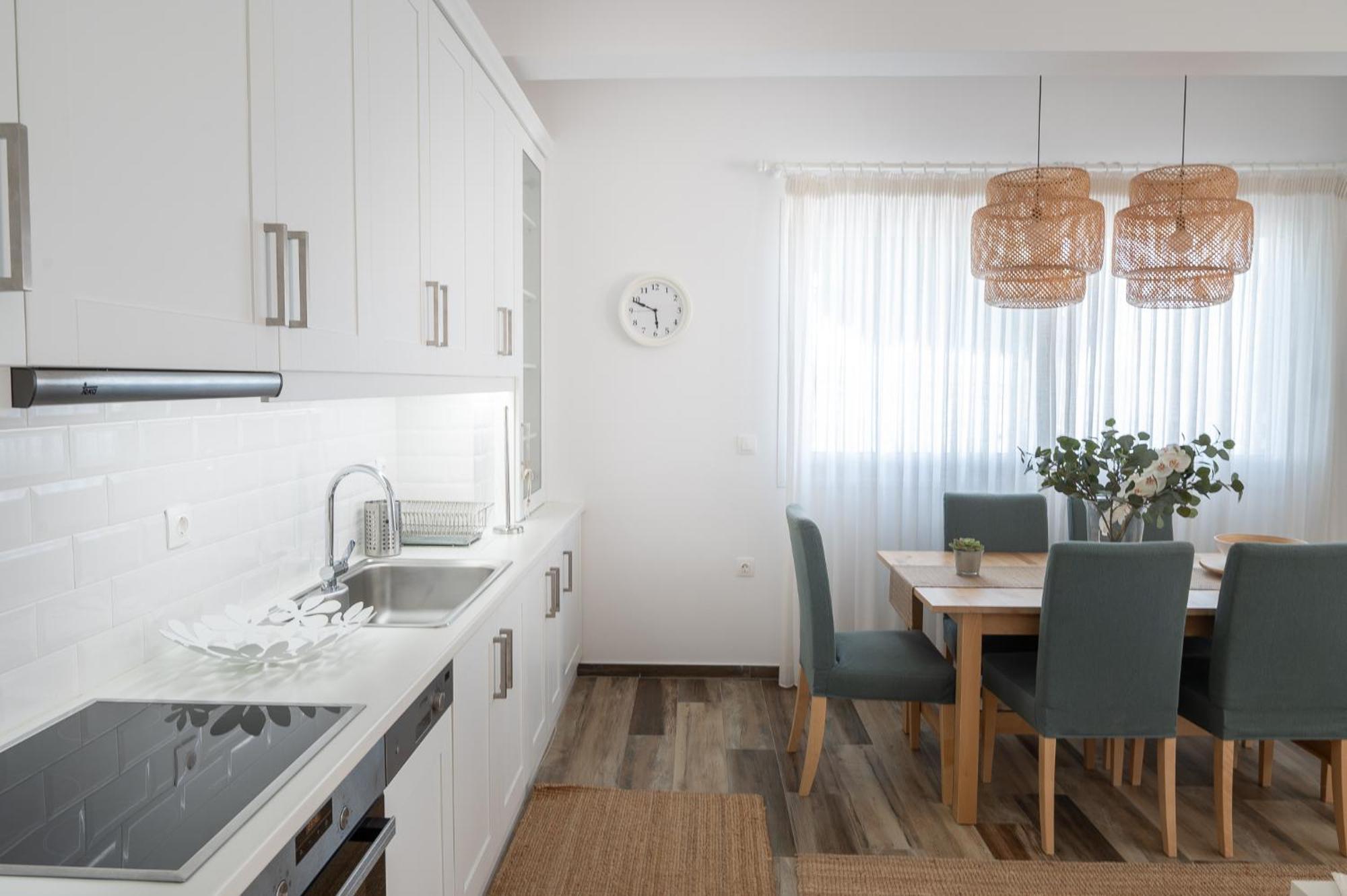 Pouletis Family Apartments - Akroyali Seaview Getaways Каламата Номер фото