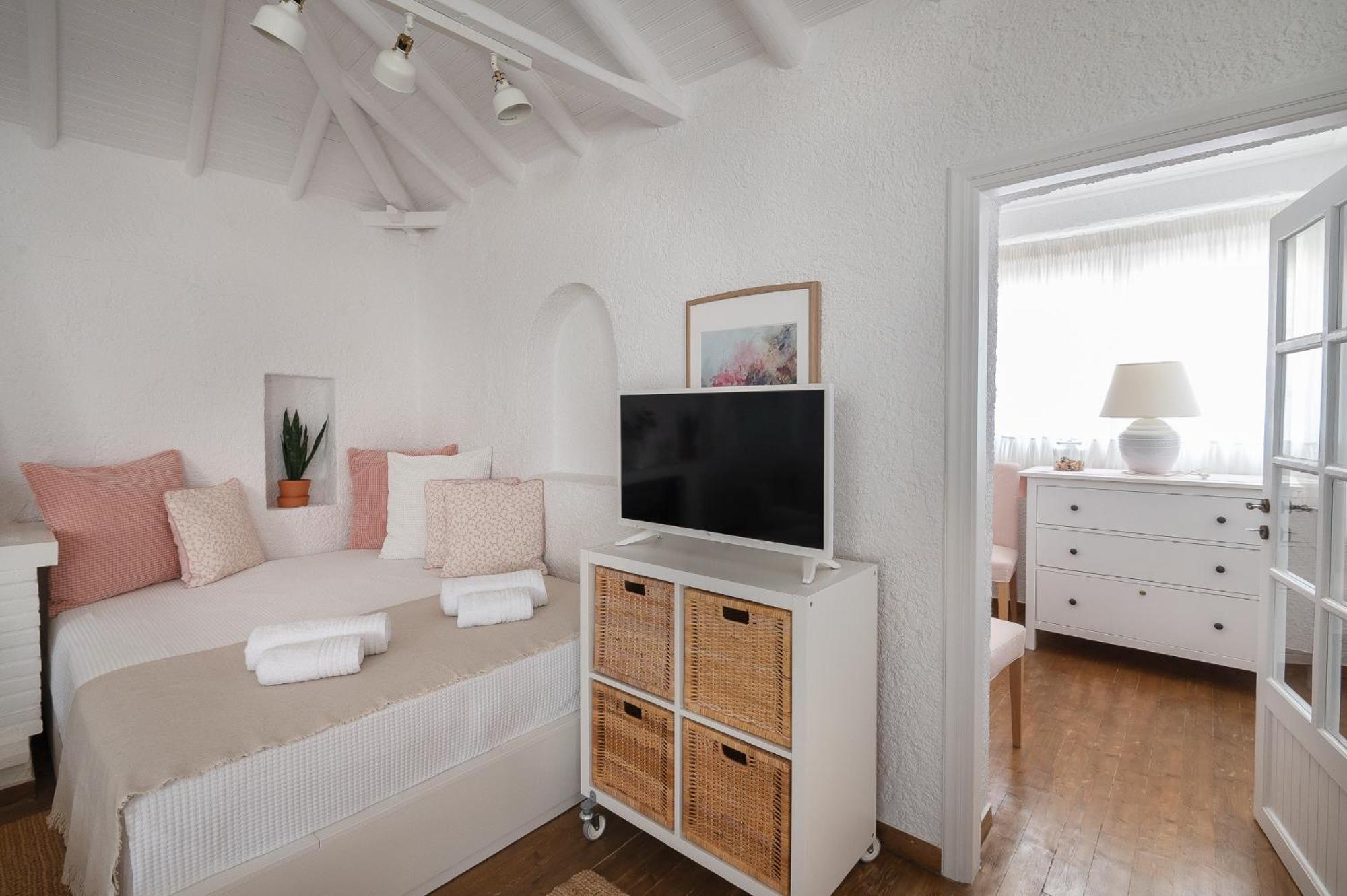 Pouletis Family Apartments - Akroyali Seaview Getaways Каламата Номер фото